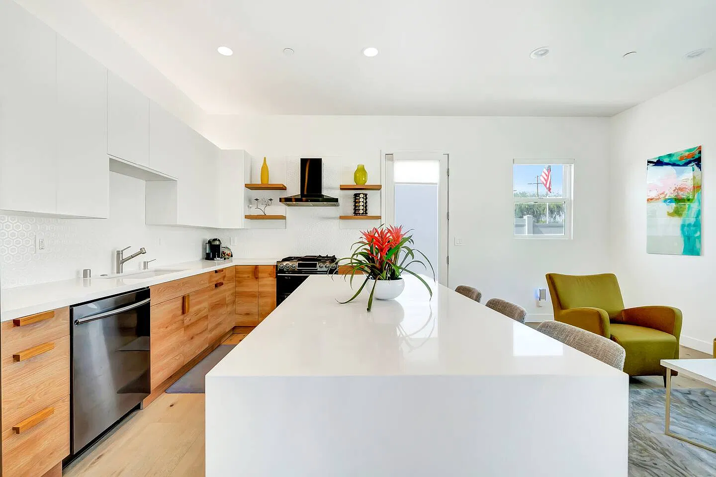2 bed, 1200 sqft, $7,300 — Photo 1