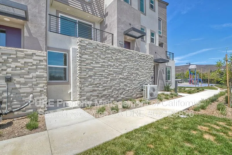 4 bed, 4.0 bath, 1549 sqft, $5,695 — Photo 4