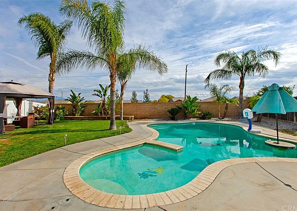 1st image of 33564 Zinnia Ln