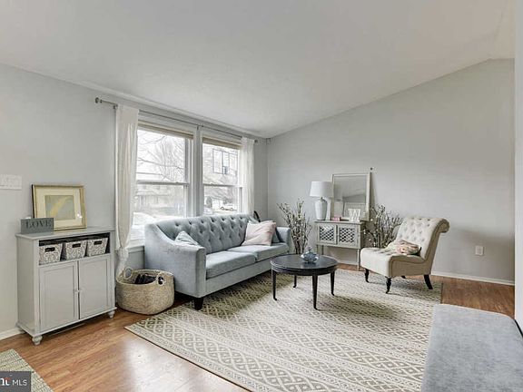 4th image of 125 Regent Dr