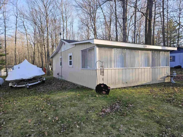 5042 Wedgewood Dr, Harrison, MI 48625