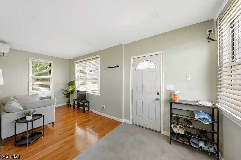 166 Victor St — Photo 3