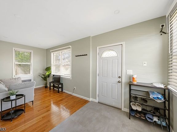 3rd image of 166 Victor St Unit 1
