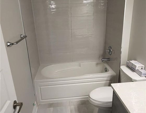 4th image of 95 Dundas St W #211