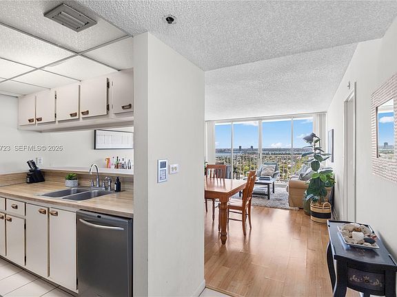 5th image of 7601 E Treasure Dr APT 2001
