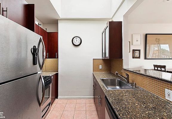 3rd image of 345 Lenox Ave #4R