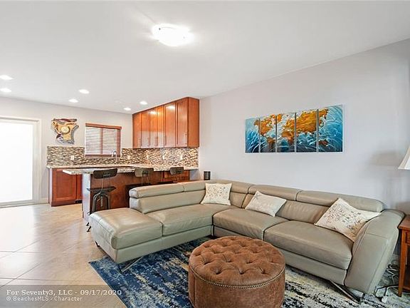4th image of 1000 SE 4th St APT 115