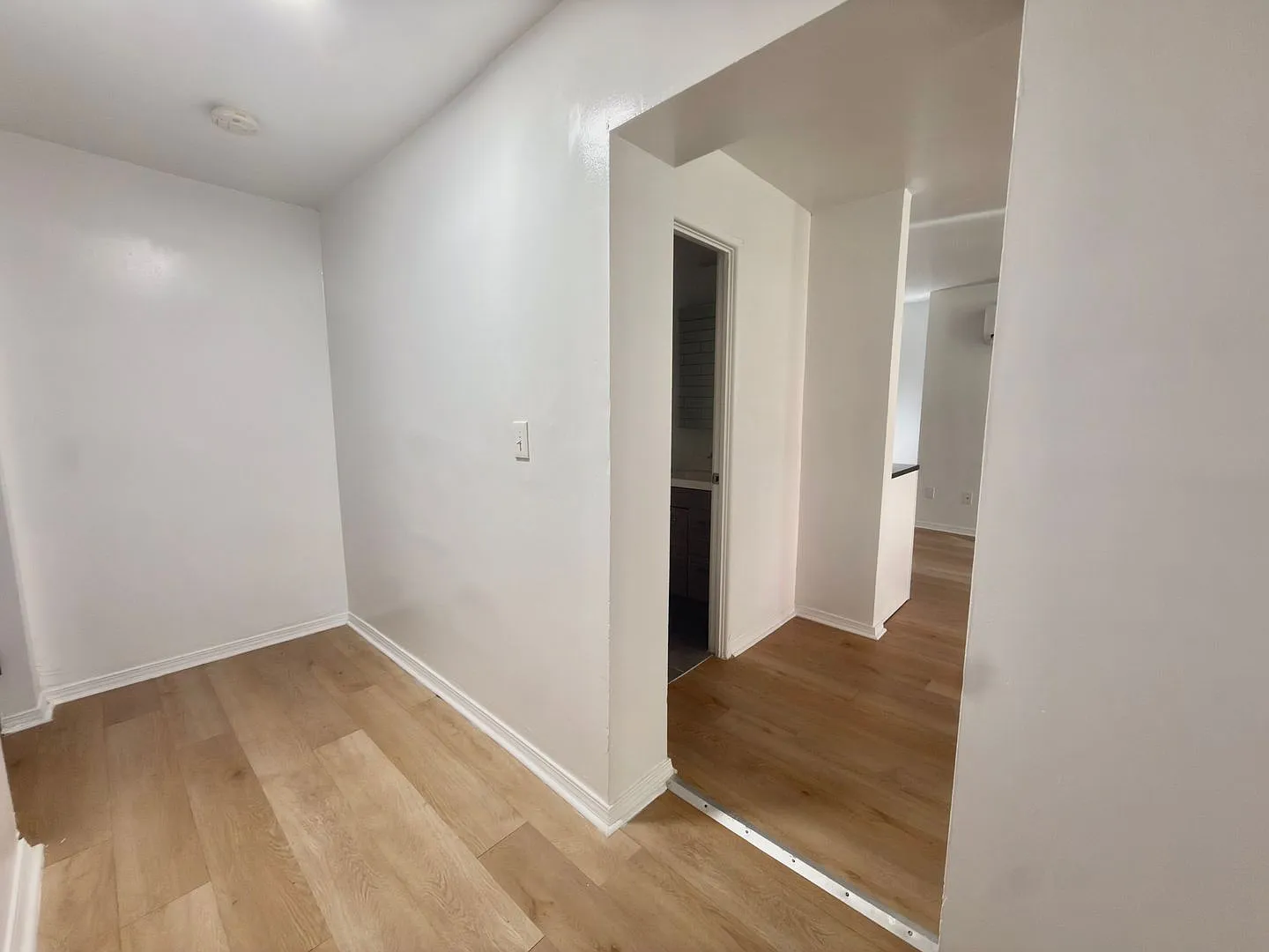 Studio, 1.0 bath, $930 — Photo 3