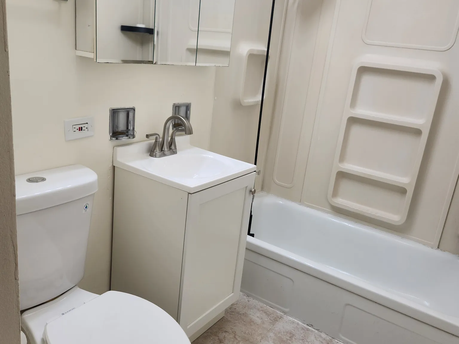 2 bed, 900 sqft, $1,650 — Photo 2