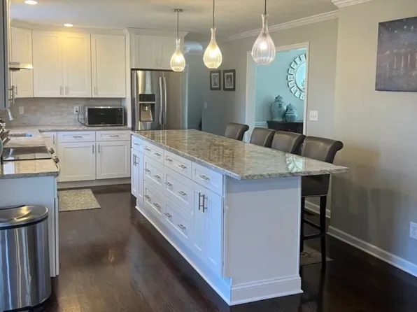 21 Shubert Rd, Weymouth, MA 02189