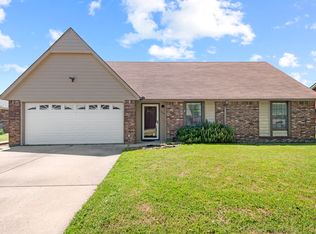 1215 East Dr, Bartlesville, OK 74006