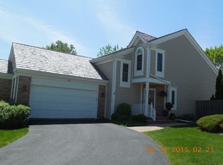 425 Park Barrington Dr, Barrington, IL 60010