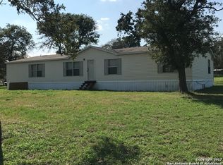 246 Shady Oaks Dr, Floresville, TX 78114