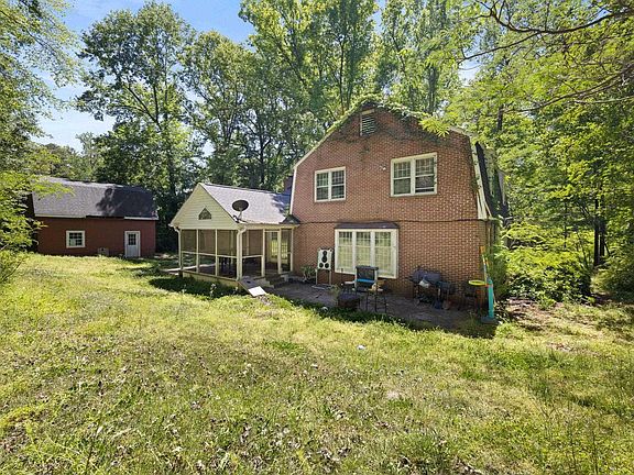 3rd image of 319 Brookside Dr
