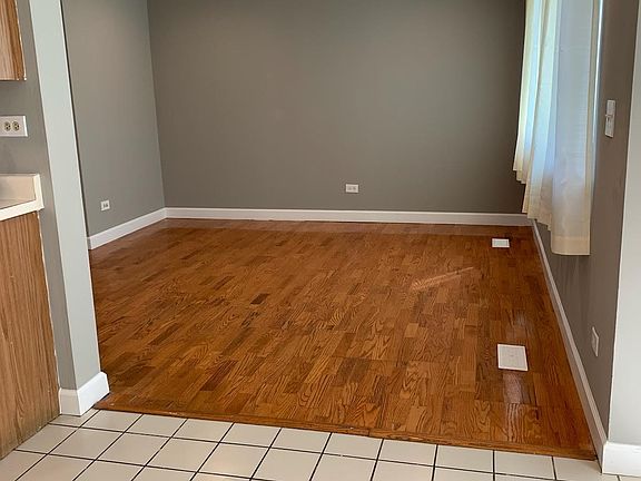3rd image of 701 E Whispering Oaks Dr
