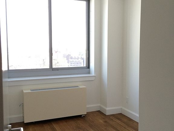 3rd image of 236 Livingston St APT 25B
