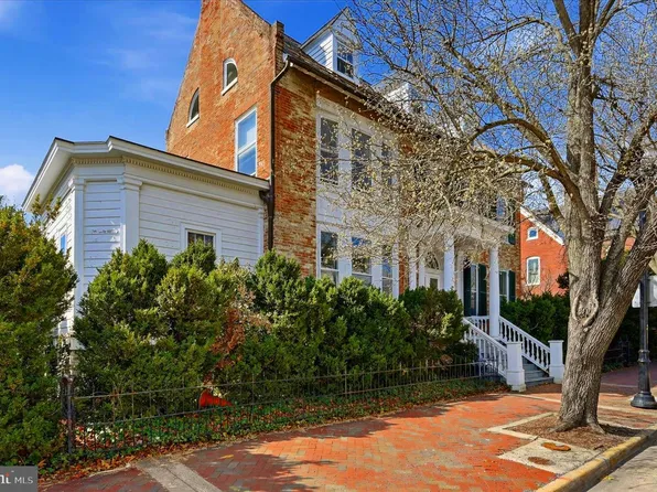 217 W Boscawen St, Winchester, VA 22601