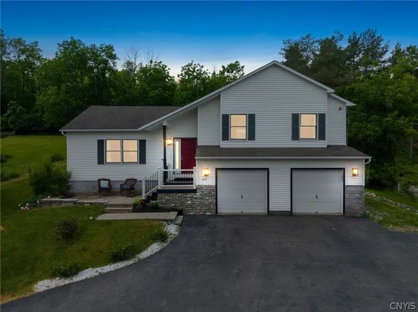 4615 Broad Rd, Syracuse, NY 13215