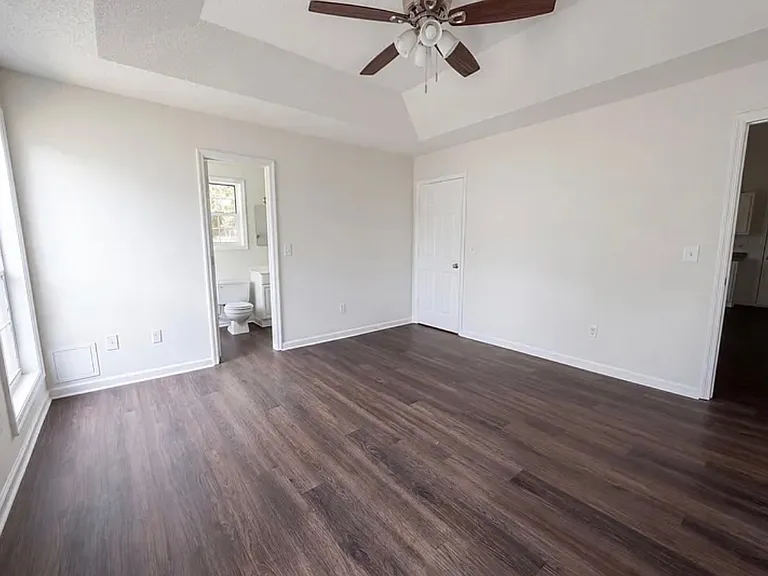2028 Larson Ln — Photo 6