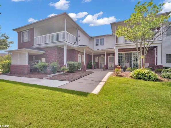 14422 Moravian Manor Cir, Sterling Heights, MI 48312