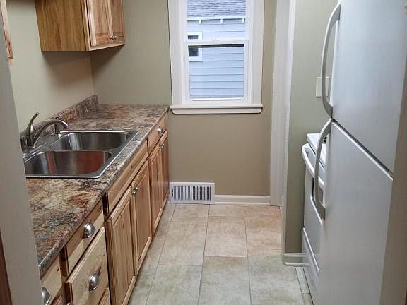 2nd image of 1302 3rd Ave W