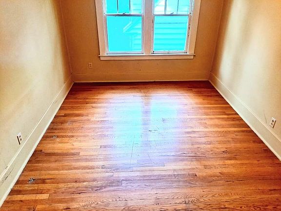 4th image of 109 Carlisle St APT 1