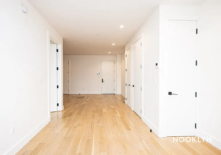 16 Charles Pl #2D — Photo 3