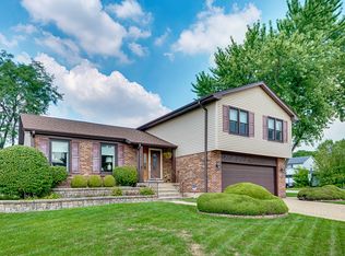 920 Pheasant Walk Dr, Schaumburg, IL 60193