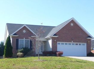 1761 Pipers Ridge Cir NW, Conover, NC 28613