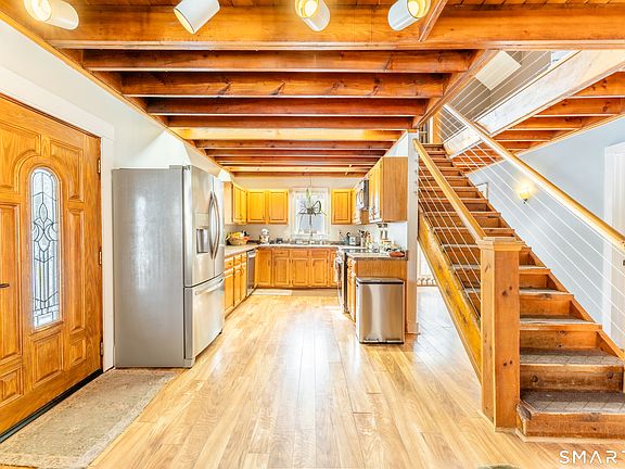 4th image of 39 Long Pond Road South