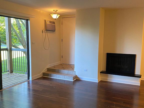2nd image of 827 S Dwyer Ave APT D