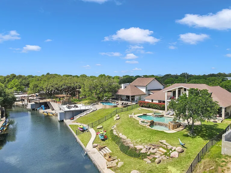 Lazy Oaks Ln — Photo 3