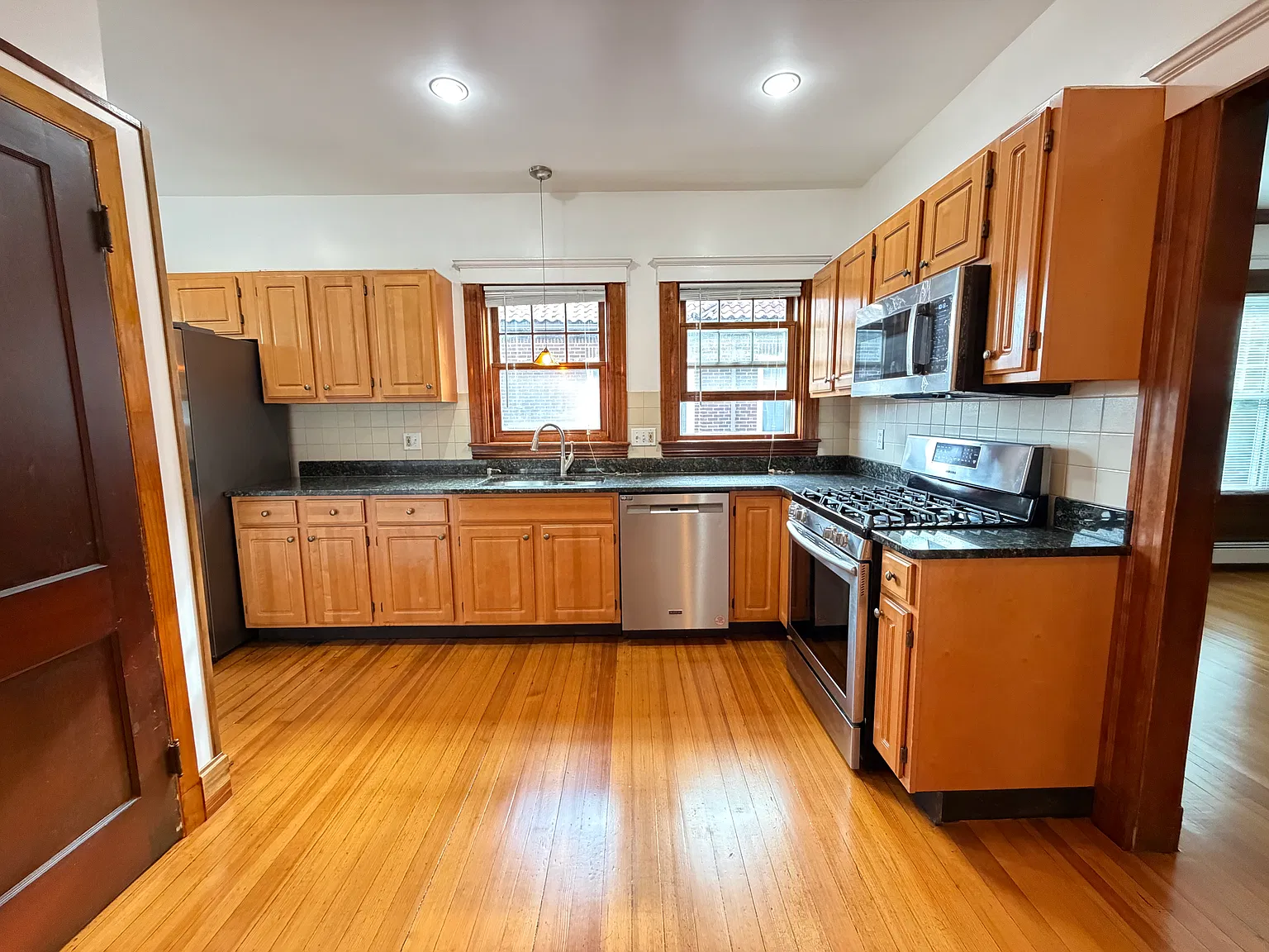 3 bed, 1500 sqft, $4,350 — Photo 4