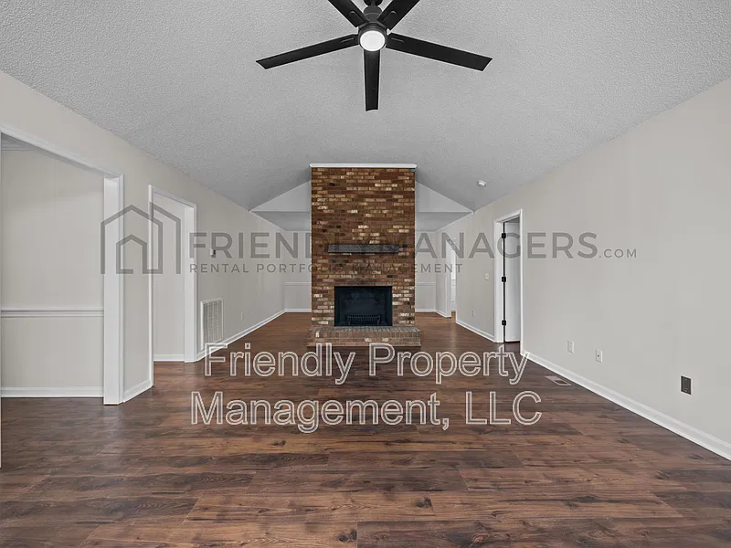 3 bed, 2.0 bath, 1614 sqft, $1,900 — Photo 2