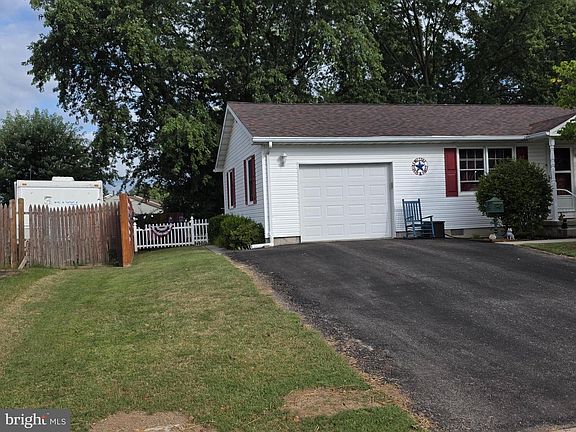 2nd image of 28 Bonniefield Cir