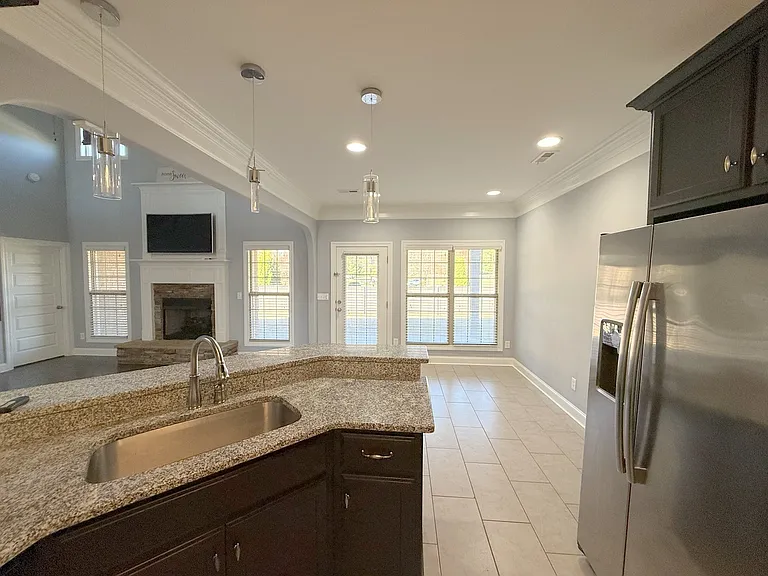 218 Woodgrove Dr NW — Photo 6