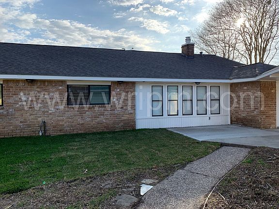 3rd image of 610 Tanglewood Dr