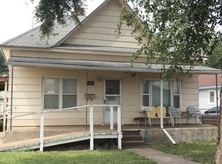 105 N 4th St, Garden City, KS 67846