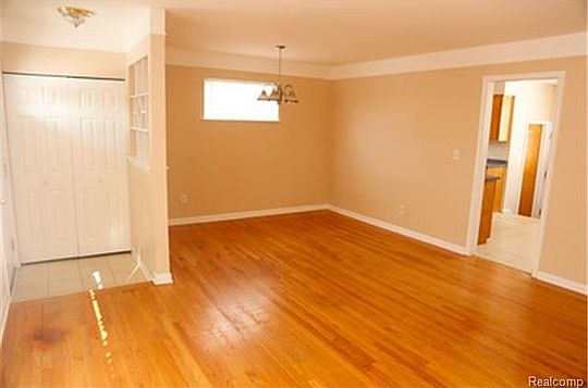 4th image of 24220 Loretta Ave