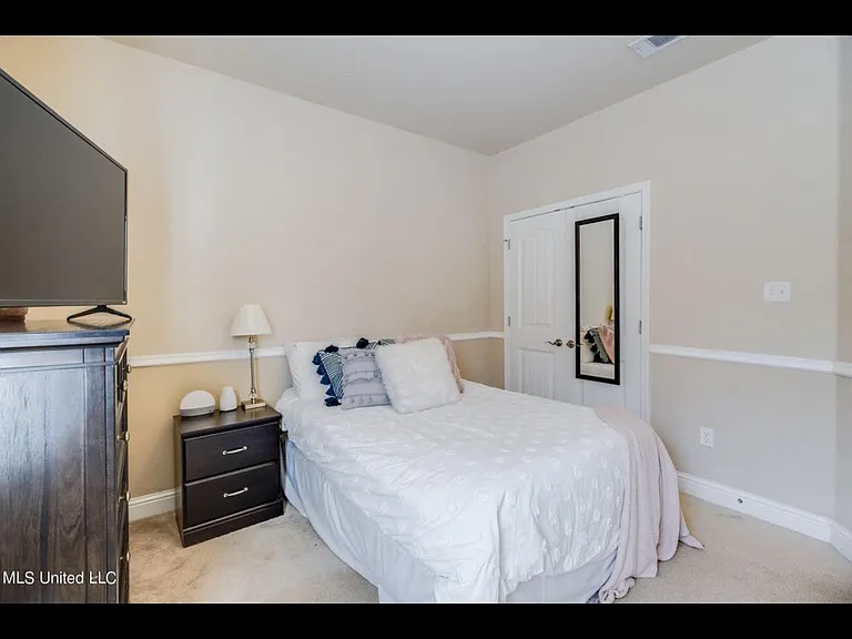 13736 Fieldcrest Way — Photo 10