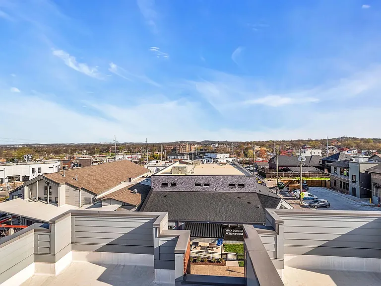1016 Russell St — Photo 6