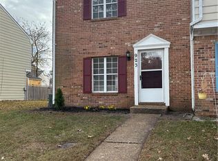 923 Captains Ct, Chesapeake, VA 23320