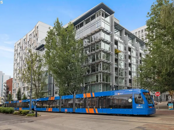 533 NE Holladay St APT 601, Portland, OR 97232