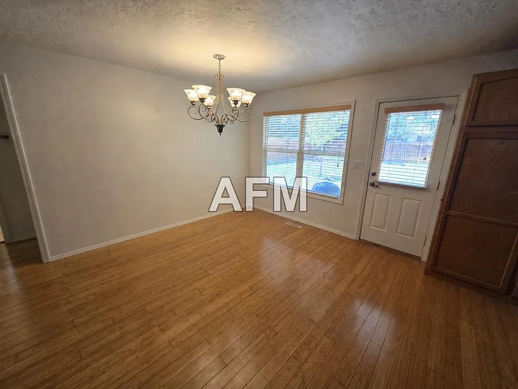 207 Cedar Pk Cir — Photo 4