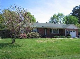 2217 N Lakeside Dr, Virginia Beach, VA 23454
