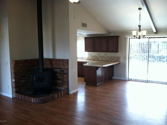 3rd image of 315 W Mesquite Dr