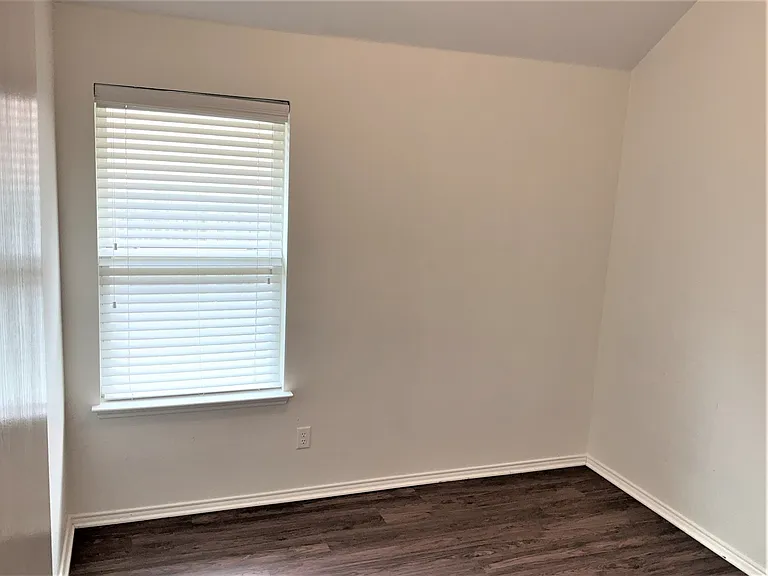 1212 Gardenia Cir — Photo 16