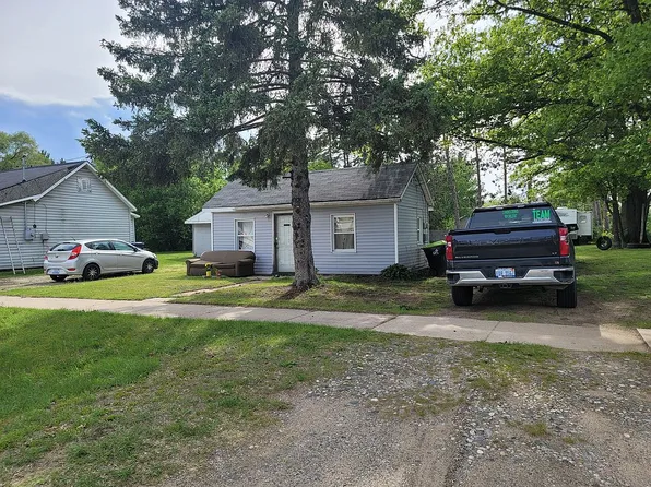 204 Lawndale St, Grayling, MI 49738