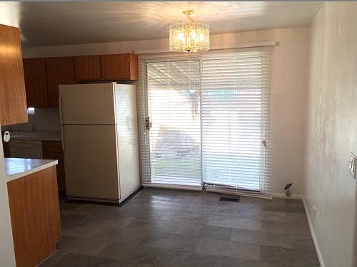 4th image of 585 E Hillpark Cir