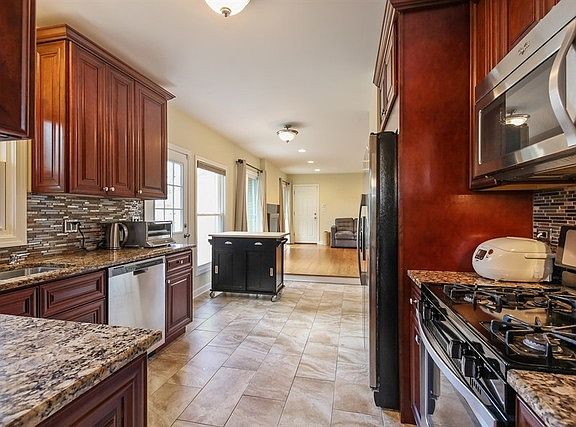 3rd image of 2035 N Pinetree Dr